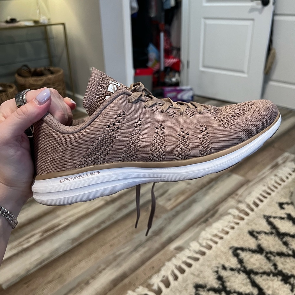 APL Women’s TechLoom Pro sneakers size 10 in nude minimally worn